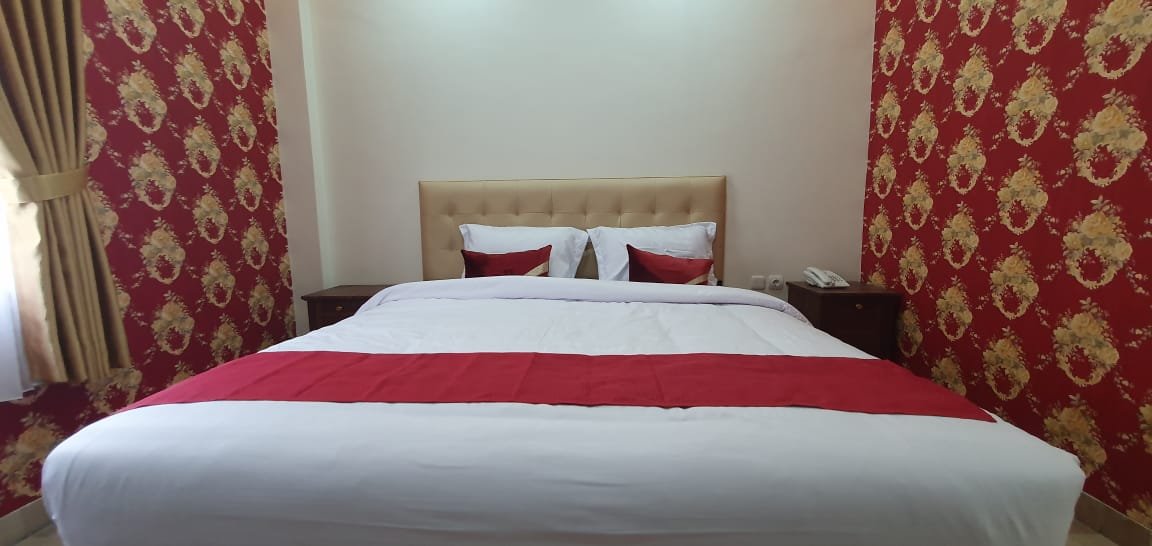 Connecting Room 2